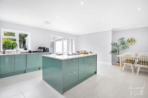 Kitchen/ Dining Room