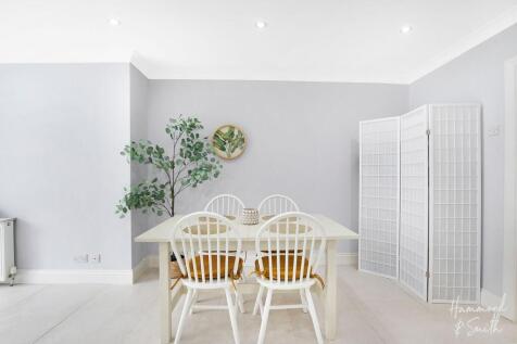 Kitchen/ Dining Room