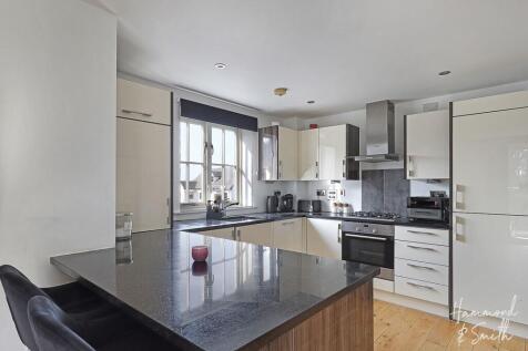 Open Plan Kitchen / Living / Dining