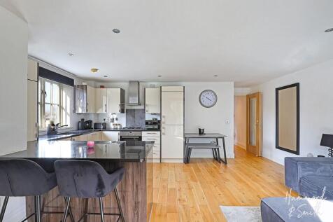 Open Plan Kitchen / Living / Dining