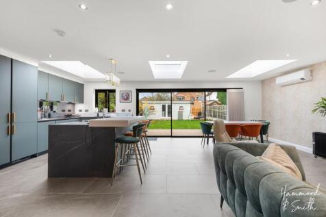 Open Plan Kitchen / Diner / Family Room