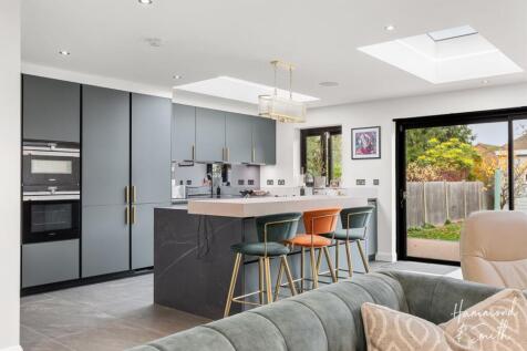 Open Plan Kitchen / Diner / Family Room