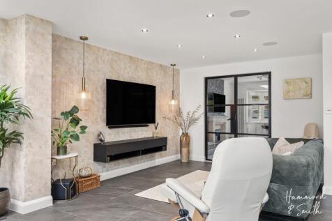 Open Plan Kitchen / Diner / Family Room