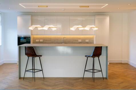 2F Suite9001.jpg