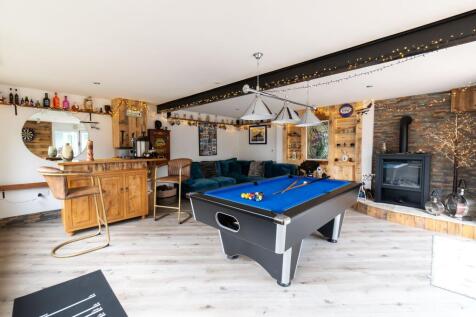 Bar house