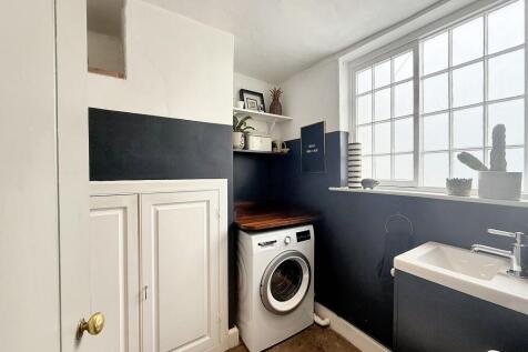 Cloakroom / Utility