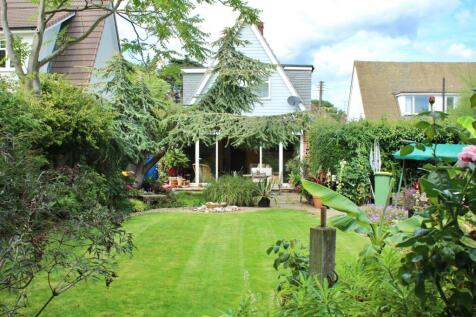 Long shot of the garden