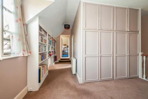 FIRST FLOOR LANDING