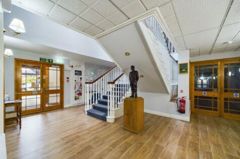 COMMUNAL ENTRANCE