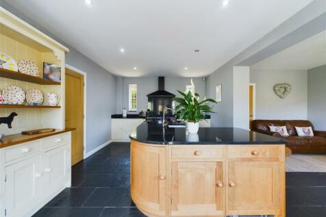 KITCHEN/ LIVING/ DINER