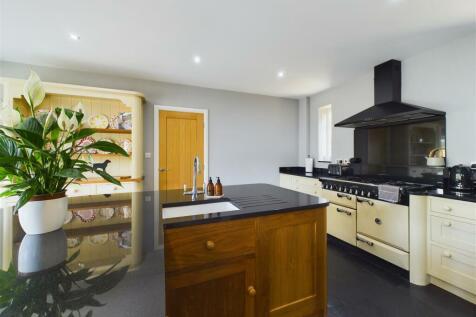 KITCHEN/ LIVING/ DINER