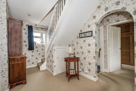 FIRST FLOOR LANDING