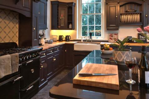 KITCHEN/LIVING/DINER