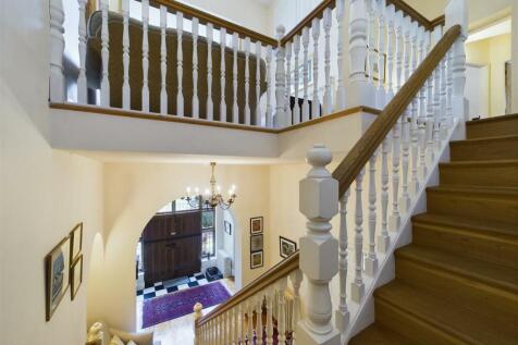 GALLERIED LANDING/ READING ROOM/OFFICE AREA