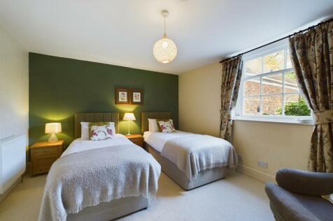 BEDROOM 5