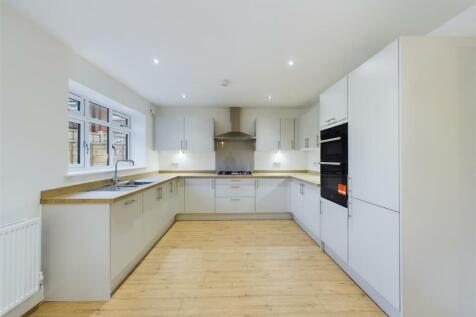 KITCHEN/LIVING DINER