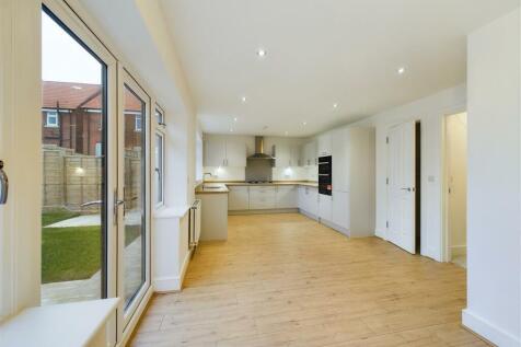 KITCHEN/LIVING DINER