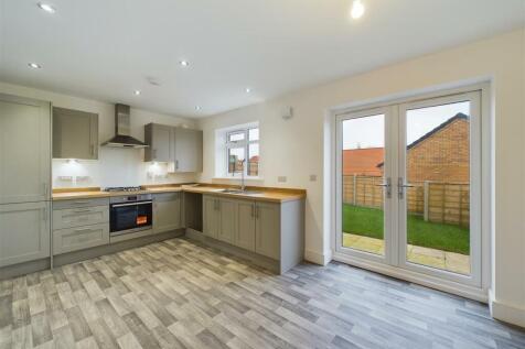KITCHEN/LIVING/DINER