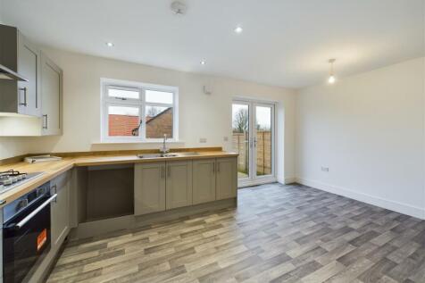 KITCHEN/LIVING/DINER