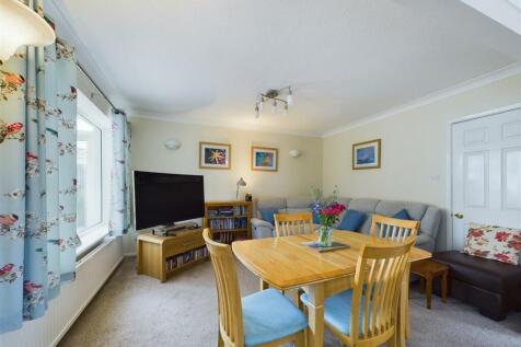 LIVING/ BREAKFAST ROOM
