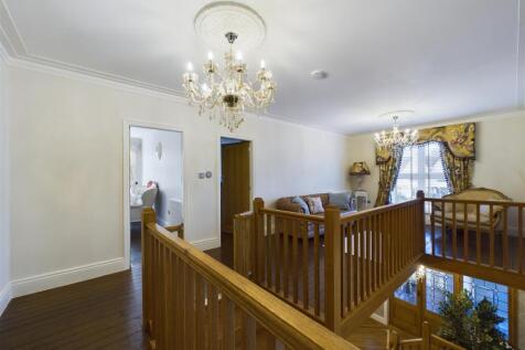 GALLERIED LANDING