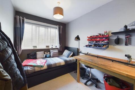 SITTING ROOM/BEDROOM 4
