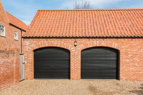 DOUBLE GARAGE