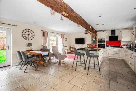 OPEN PLAN KITCHEN/ LIVING/ DINER