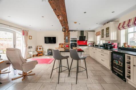OPEN PLAN KITCHEN/ LIVING/ DINER