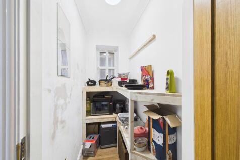 CLOAKS/ WC/ PANTRY