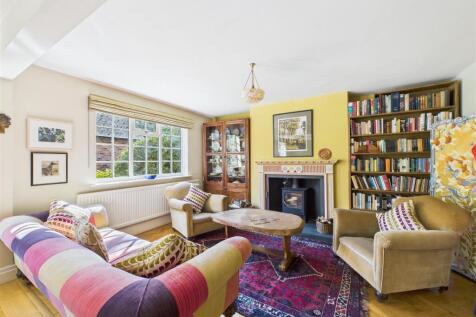LOUNGE/ DINING ROOM