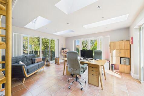 GARDEN ROOM/ DAY ROOM