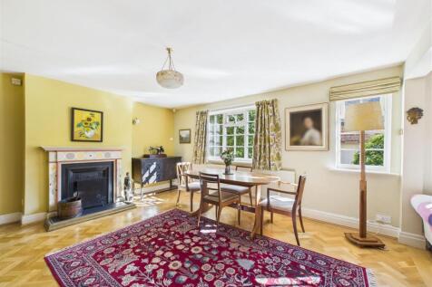 LOUNGE/ DINING ROOM