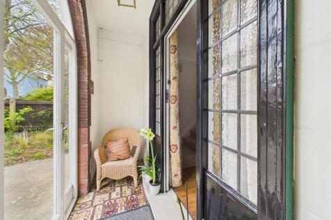 ENTRANCE PORCH