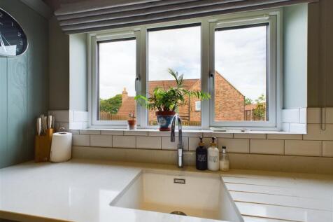 LIVING KITCHEN