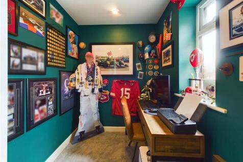 DRESSING ROOM/ OFFICE