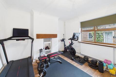 RECEPTION ROOM/ GYM