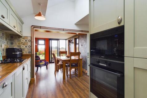 KITCHEN/DINER/LIVING