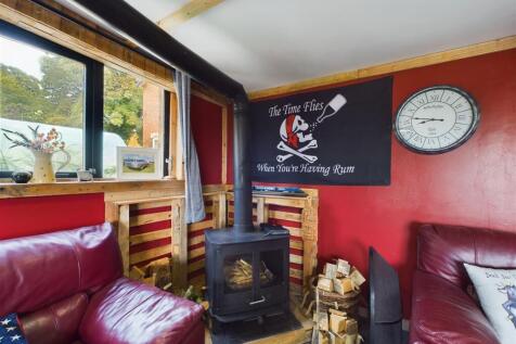 GAMES ROOM/BAR