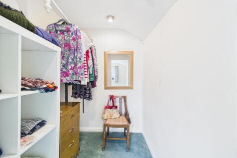 WALK-IN WARDROBE