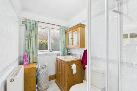 GROUND FLOOR SHOWER ROOM