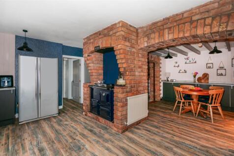 KITCHEN/BREAKFAST ROOM