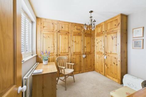 DRESSING ROOM