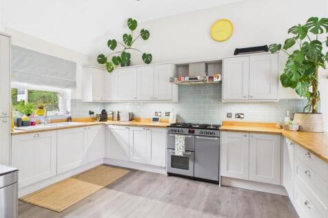 KITCHEN/ LIVING/ DINER