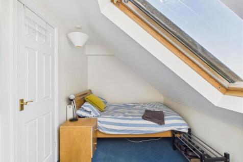 ATTIC ROOM/ BEDROOM 5