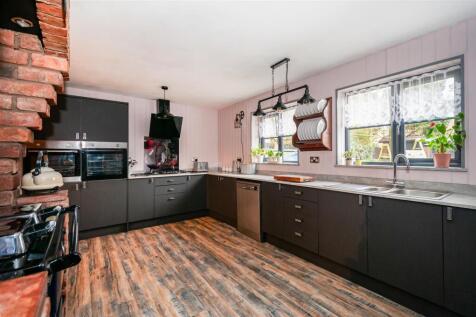KITCHEN/BREAKFAST ROOM