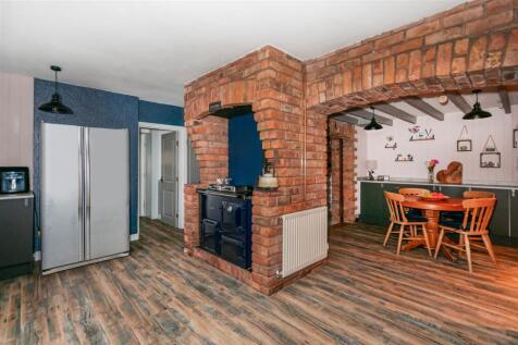 KITCHEN/BREAKFAST ROOM