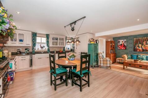 LIVING KITCHEN/ DINER