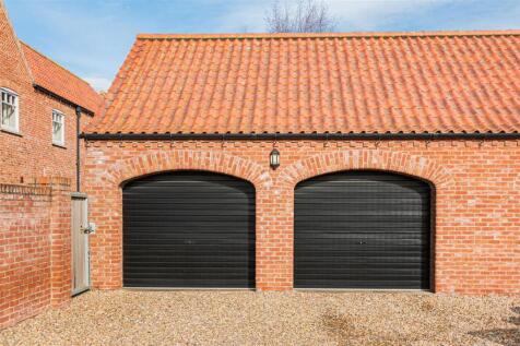 DOUBLE GARAGE