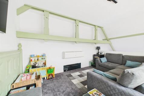 MEZZANINE SITTING ROOM